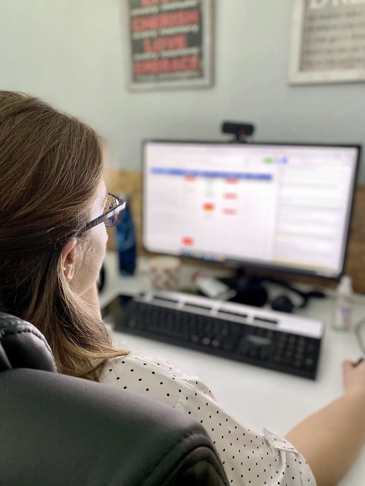 A StarLabs team member reviewing information on her monitor